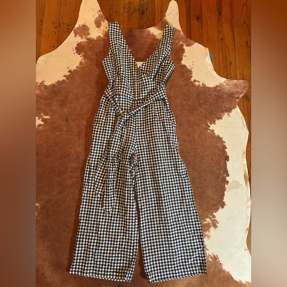 Banana Republic gingham navy and white jumpsuit 
Size XS - Picture 1 of 5